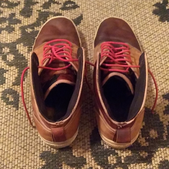 Shoes - Picture 4 of 7